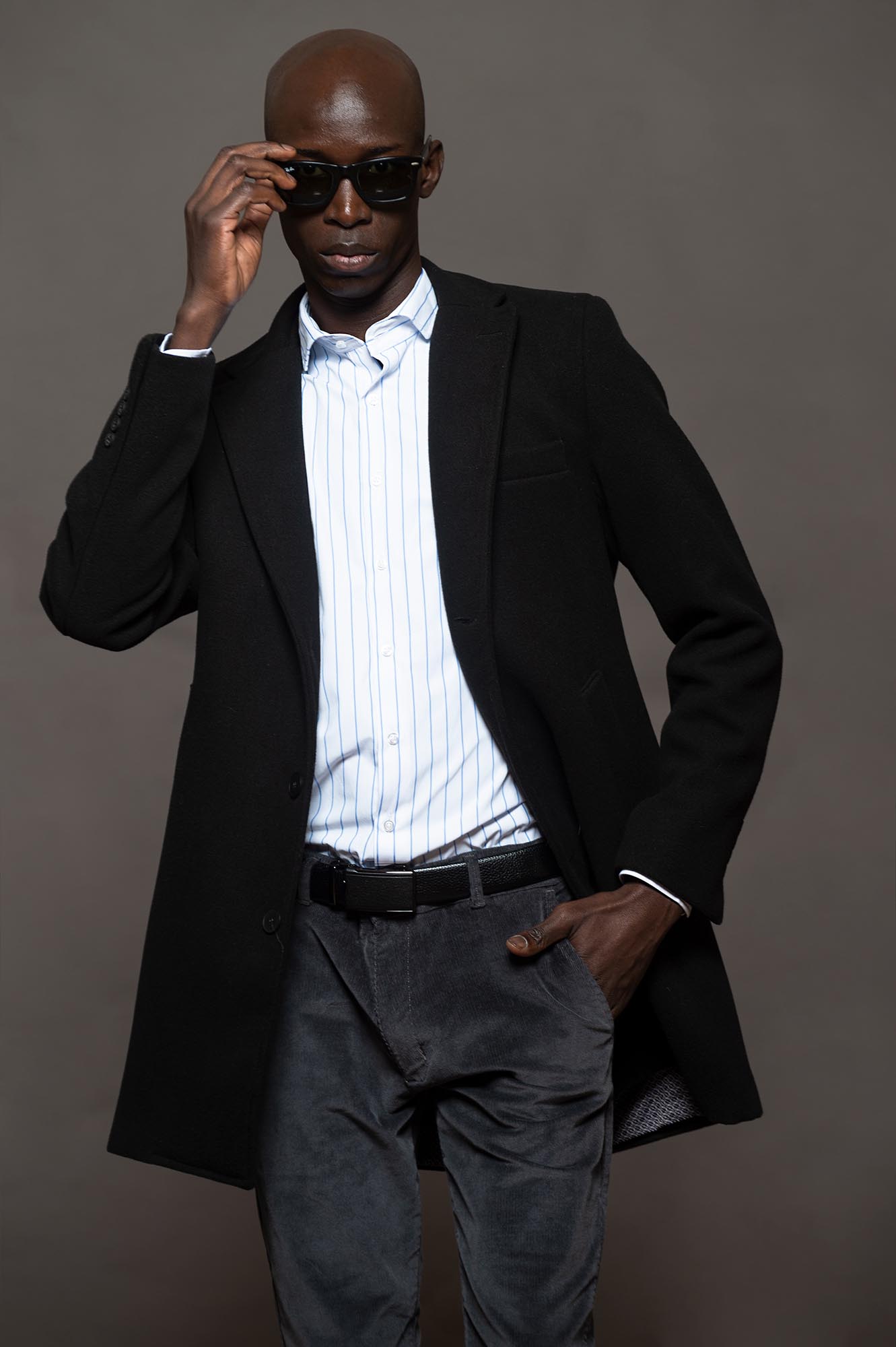 8016NE - ABRIGO WHISKY NEGRO